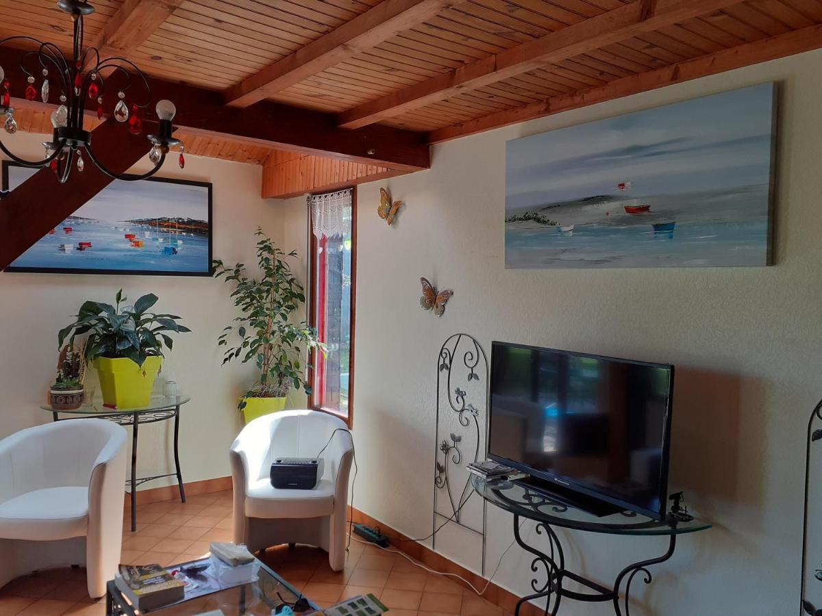 Noyal-Pontivy Chez Christine Bed & Breakfast エクステリア 写真